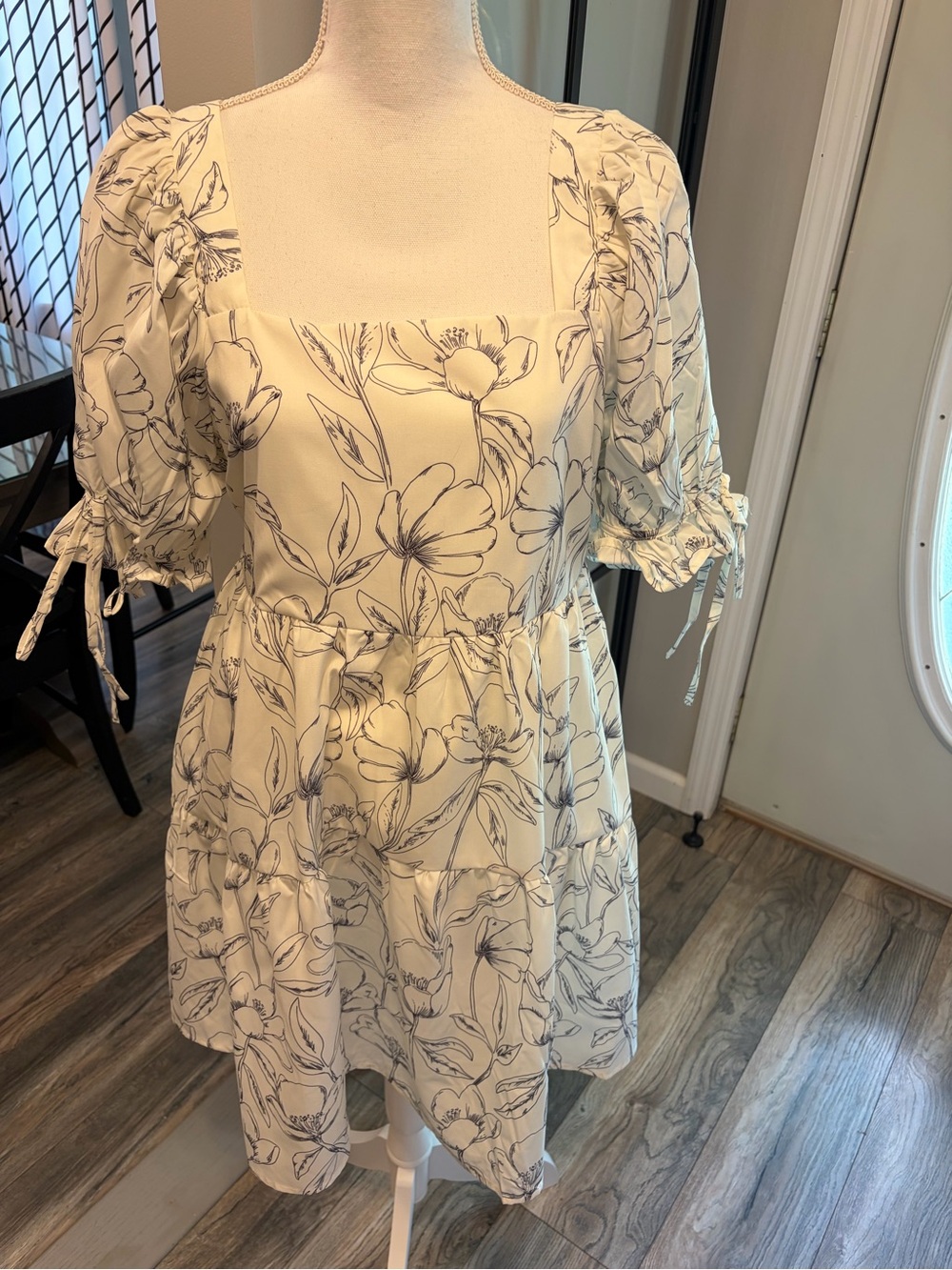 Boutique Black Floral Print Puff Sleeves Square Neck Dress…Size Large